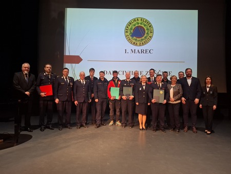 Regijska proslava v Črni na Koroškem, kjer je bronasti Znak CZ prevzel Boris Večko, podelil ga je vodja izpostave URSZR SG Alan Matijevič, poveljnik CZ za Koroško